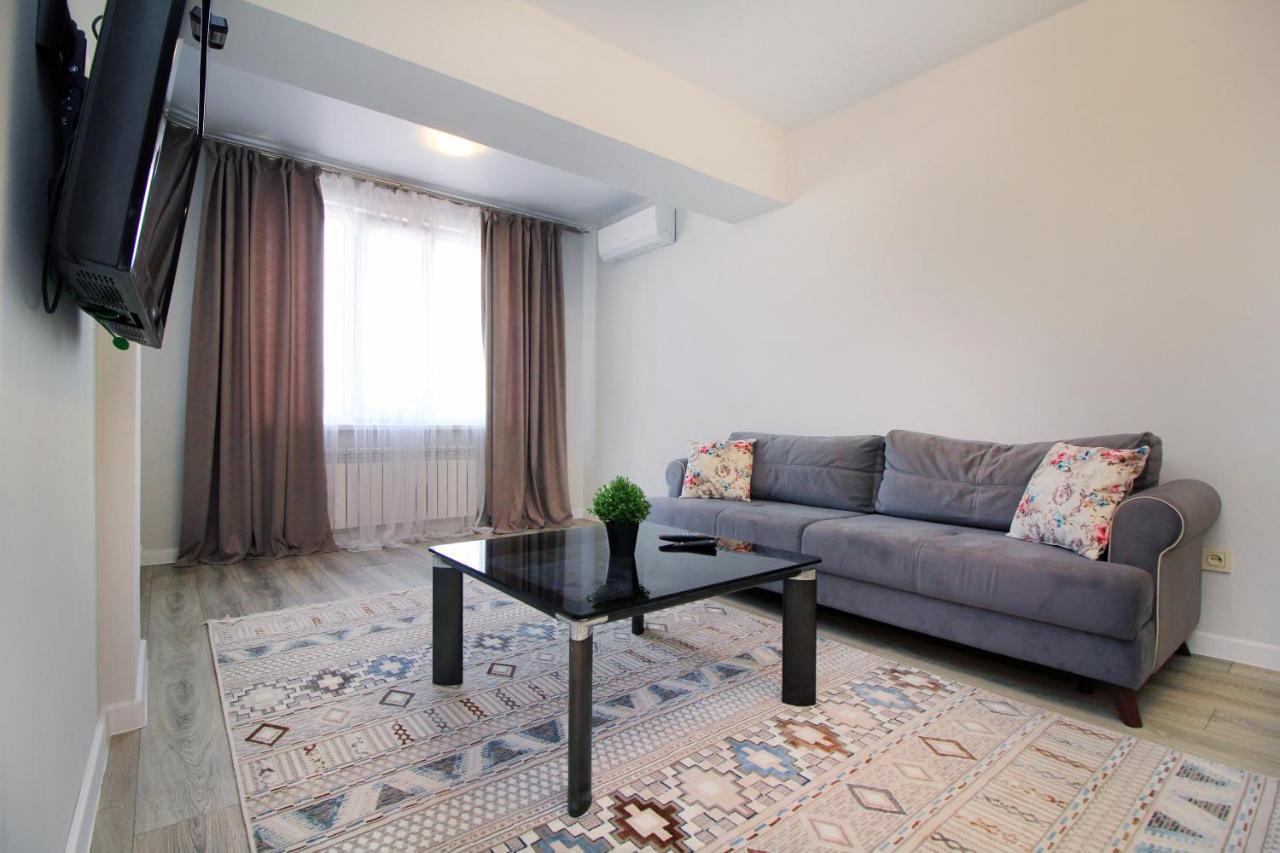 Интересная Двушка В Молодежке Almaty Extérieur photo
